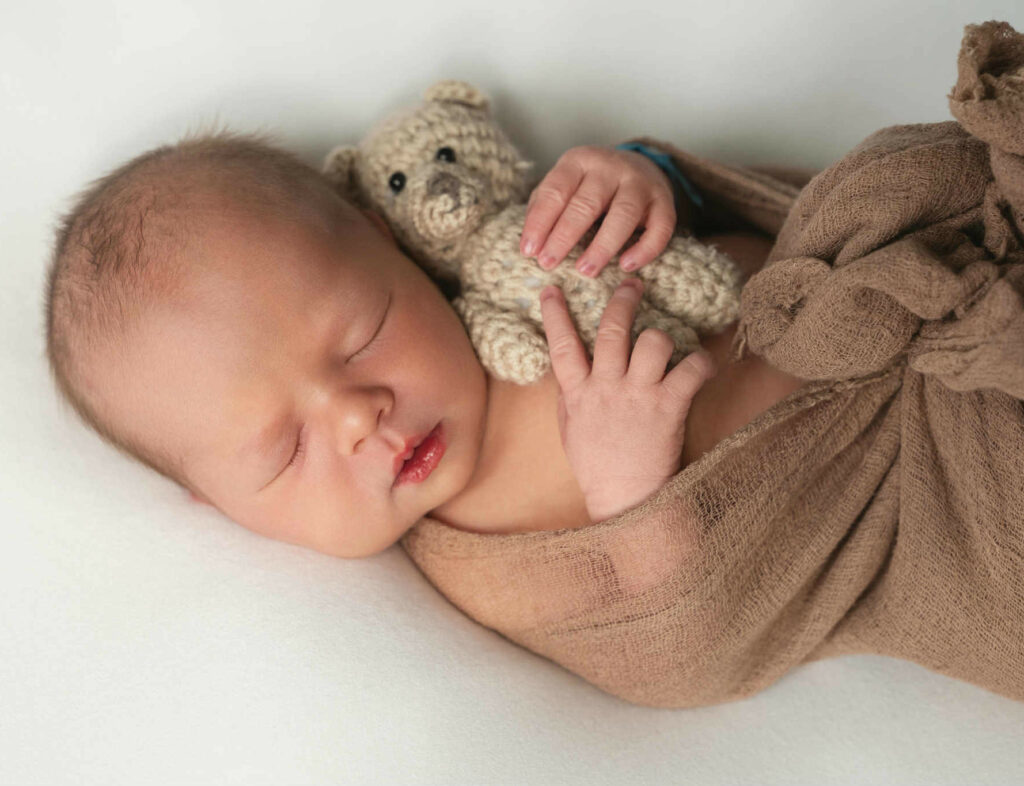 Újszülött baba nyugodtan alszik – Repromeda IVF klinika